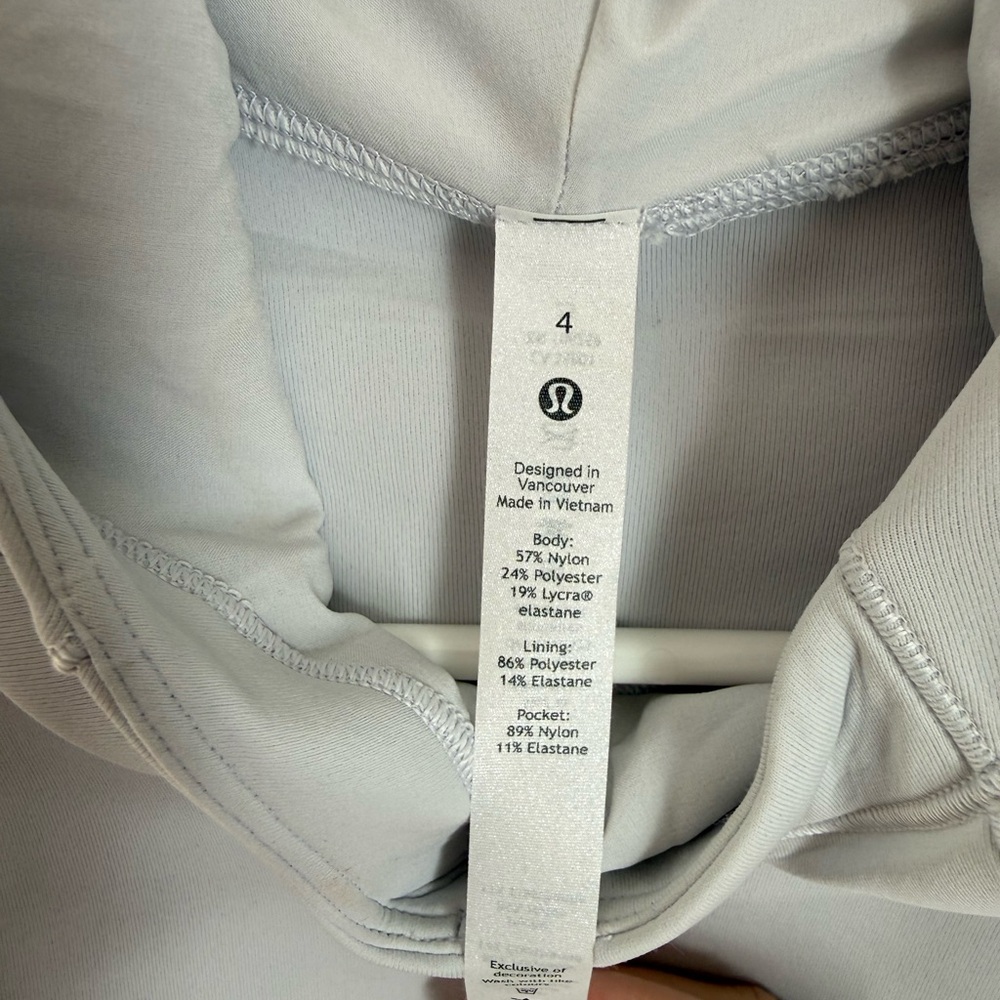 Nwot Lululemon AirWrap Pullover Hoodie in Alpine White, size 4. - Picture 6 of 6